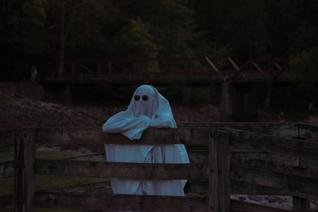 a cute and cozy ghost to represent cozy horror writing prompts