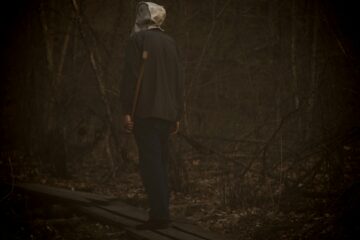 a spooky person to represent how to write slasher horror